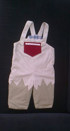 Gefütterte Kinderlatzmatschhose Gr. ... - beigefarbener Cordstoff mit kariertem Futter, mit wasserfestbeschichteter Beinapplikation bis übers Knie und kleiner Brusttasche (Bw, Pe/Pu)
 - Modeatelier meins