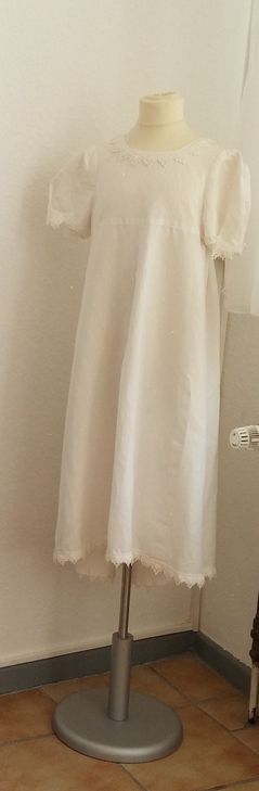 Kommunionkleid - 
	Maß- oder Konfektionanfertigung
	Anfertigung von Kommunionanzüge für Jungen

 - Modeatelier meins
