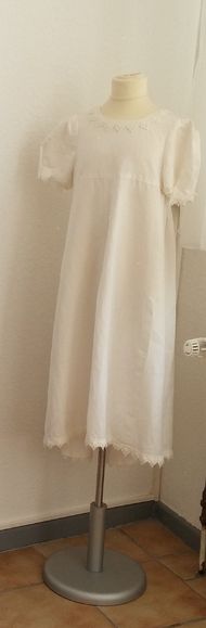 Kommunionkleid - 
	Maß- oder Konfektionanfertigung
	Anfertigung von Kommunionanzüge für Jungen

 - Modeatelier meins