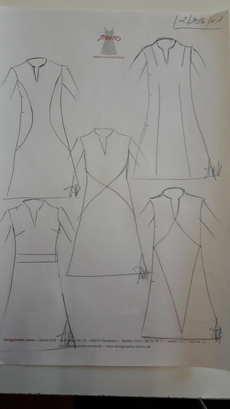 Kleid - 
	magentafarbender
	Wollstrukturgeorgett
	mit dekorativ verlegten
	Teilungsnähten in Vorder-
	und Rückenteil

 - Modeatelier meins
